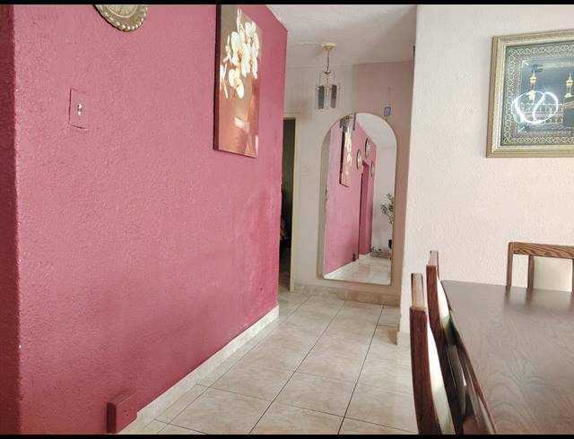 2 BEDROOM APARTMENT FOR SALE IN HALFWAY HOUSE